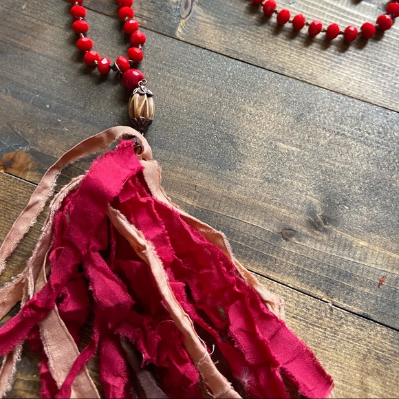 NEW! Red & Tan Boutique Tassels Necklace! NiCE! β€οΈ - Picture 3 of 4